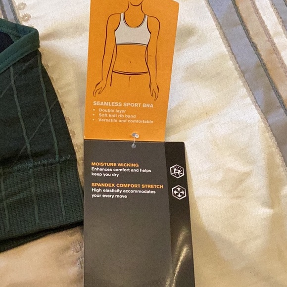 Sold elsewhere Seamless sport bra green color brand new size XL (16-18) - Picture 6 of 9